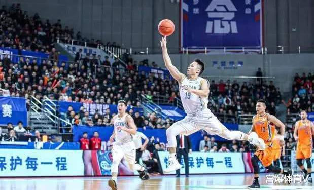 『尼克·克耶高斯』曝CBA名将选择退役！与王哲林搭档8年 是球队传奇后卫