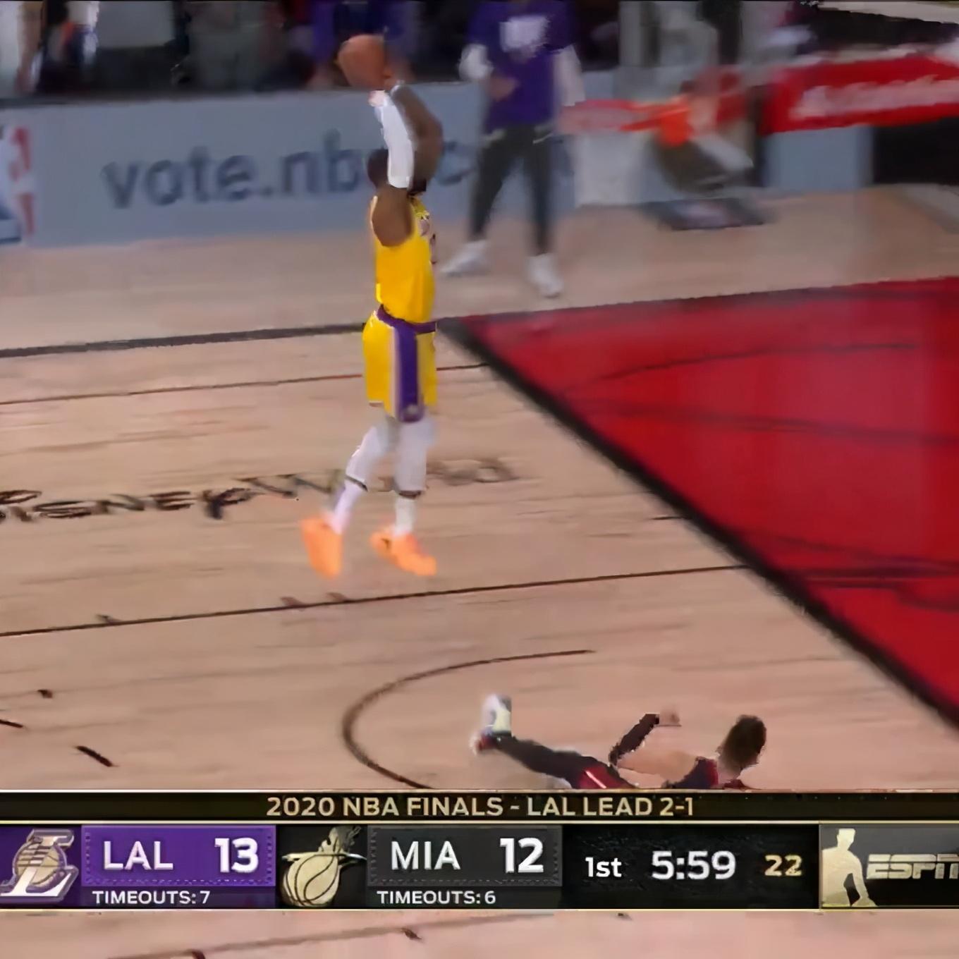 勒布朗·詹姆斯|残暴! 35岁詹姆斯撞翻希罗,倒地滑行5米才停下,慢镜头回放不讲理