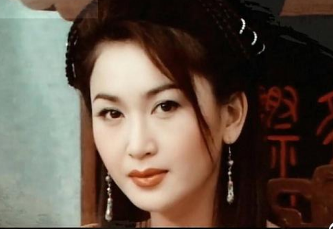 迪丽热巴|迪丽热巴被嘲笑“太保守”演不了妲己,照片曝出后,全网遭打脸!
