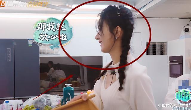 赵丽颖|《中餐厅》船上就那么大，摄影都站哪拍？看清懵了：难怪赵丽颖心疼