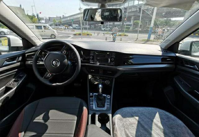 「现代索纳塔」刚工作的小年轻，家里资助十多万买车，选来选去最终提了大众神车