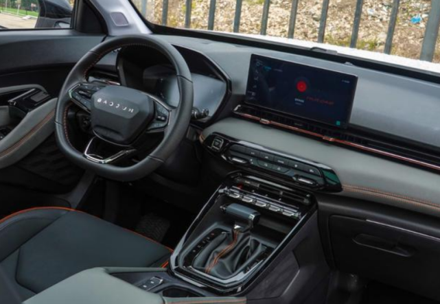 自动驾驶@被央视再三表扬的五菱“新车”！顶配8万配自动驾驶，油耗3毛3