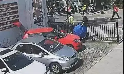 浙样的生活|匪夷所思!浙江姑娘被卷进车底,她前一秒还在开车!现场惊心动魄