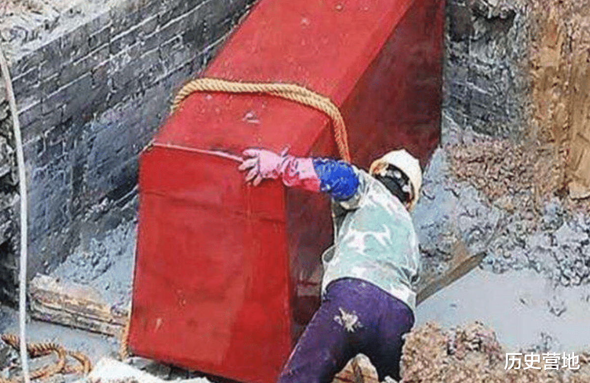 慈禧太后|古代女子难产昏厥，被误认丧命下葬，200年后专家开棺后看见了啥