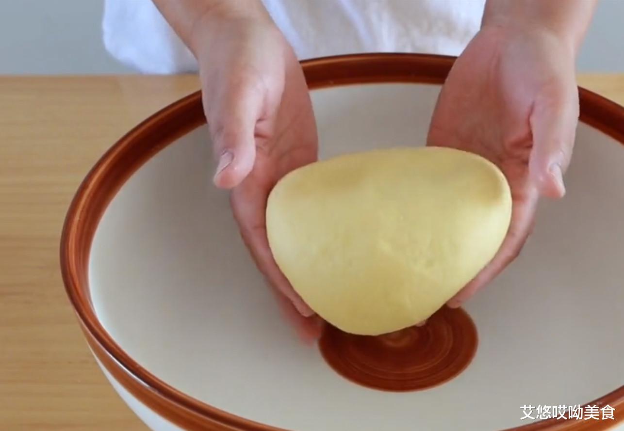 鸡蛋▲两个鸡蛋一碗面，平底锅就能做，松软香甜，超好吃小零食