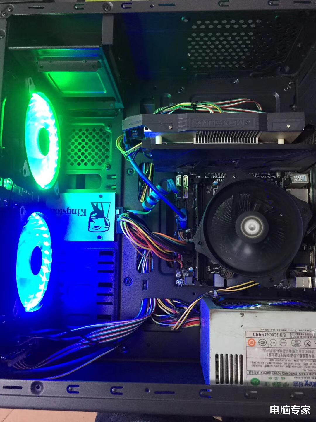 显示器▲客户出差三个月忘记给电脑关机了，出差回来后电脑就这样了！