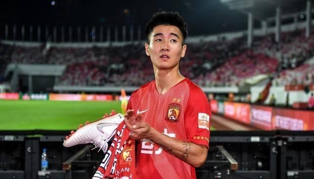 【国足】10年一个武磊，国足为何越踢越弱？其实韦世豪就是一个例子