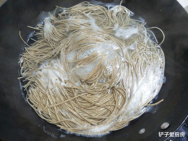 『鸡蛋』宝妈从140斤瘦到99斤，从不节食，常吃1道面食，好吃不长肉