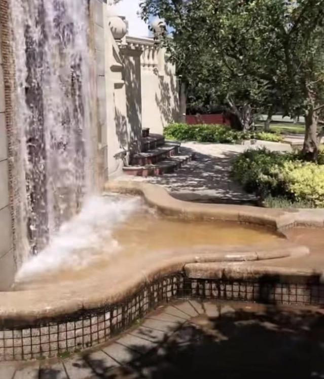 功夫巨星李连杰的豪宅:室内都是用竹子装修,如今生活讲究禅意