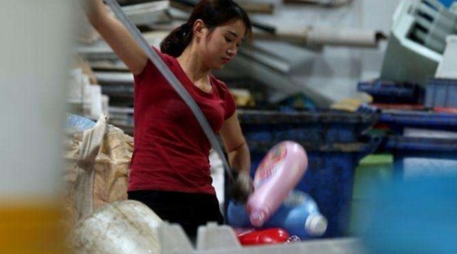 社区财经|比“地摊经济”还赚钱？有人靠“它”超越前首富，好多人却看不起