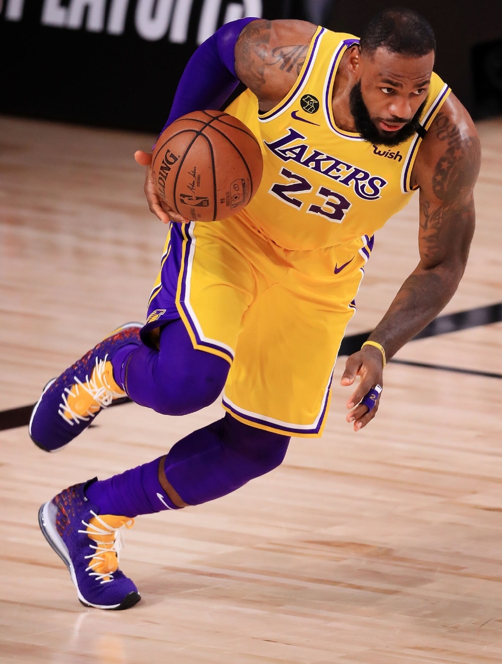 勒布朗·詹姆斯|领先18分，詹姆斯后场进攻，3秒后 湖人球迷：赶紧把魔术师叫回来