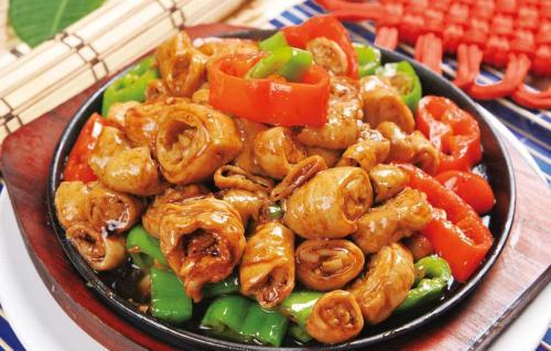 「排骨」清洗猪大肠，加醋加碱其实都不对！主厨教你1招，腥臭自动去除