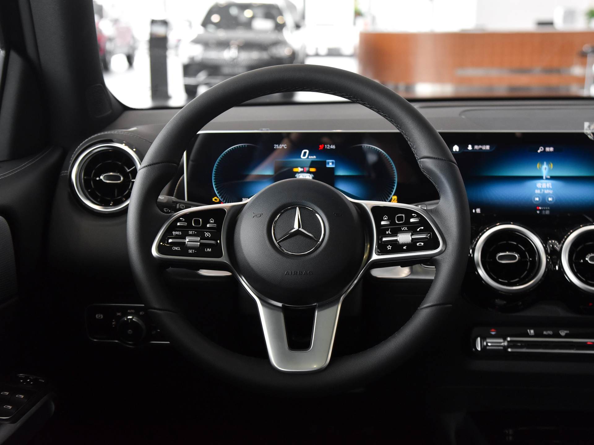 SUV|22万买奔驰SUV？30天卖8179辆，最会玩的还是奔驰
