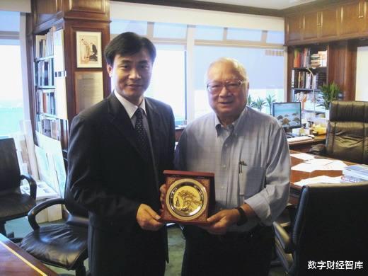 李嘉诚|最慷慨的香港富豪：将百亿资产送国家，为修大桥不惜跟李嘉诚翻脸