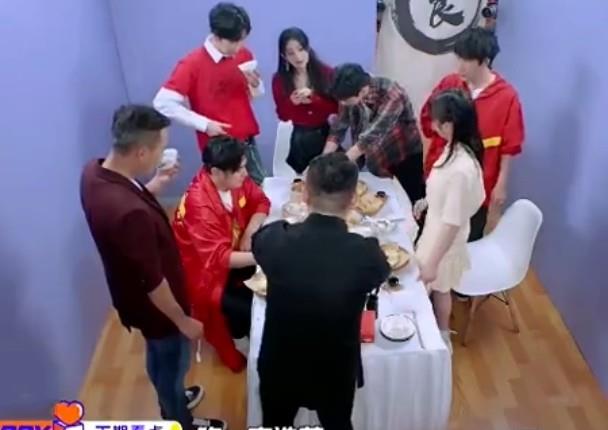 赵丽颖|王一博闯祸了！他无意中的爆料，令赵丽颖背上“吃嫩草”的恶名