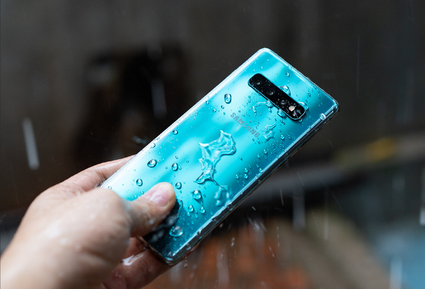 三星galaxy s10|昔日机皇暴跌2700元，2K全面屏+IP68+无线充电，性价比真香！