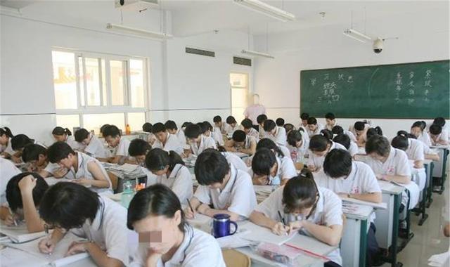 「学霸」学霸双胞胎高考差3分，10年后却活成“两个世界”，差距也太大了