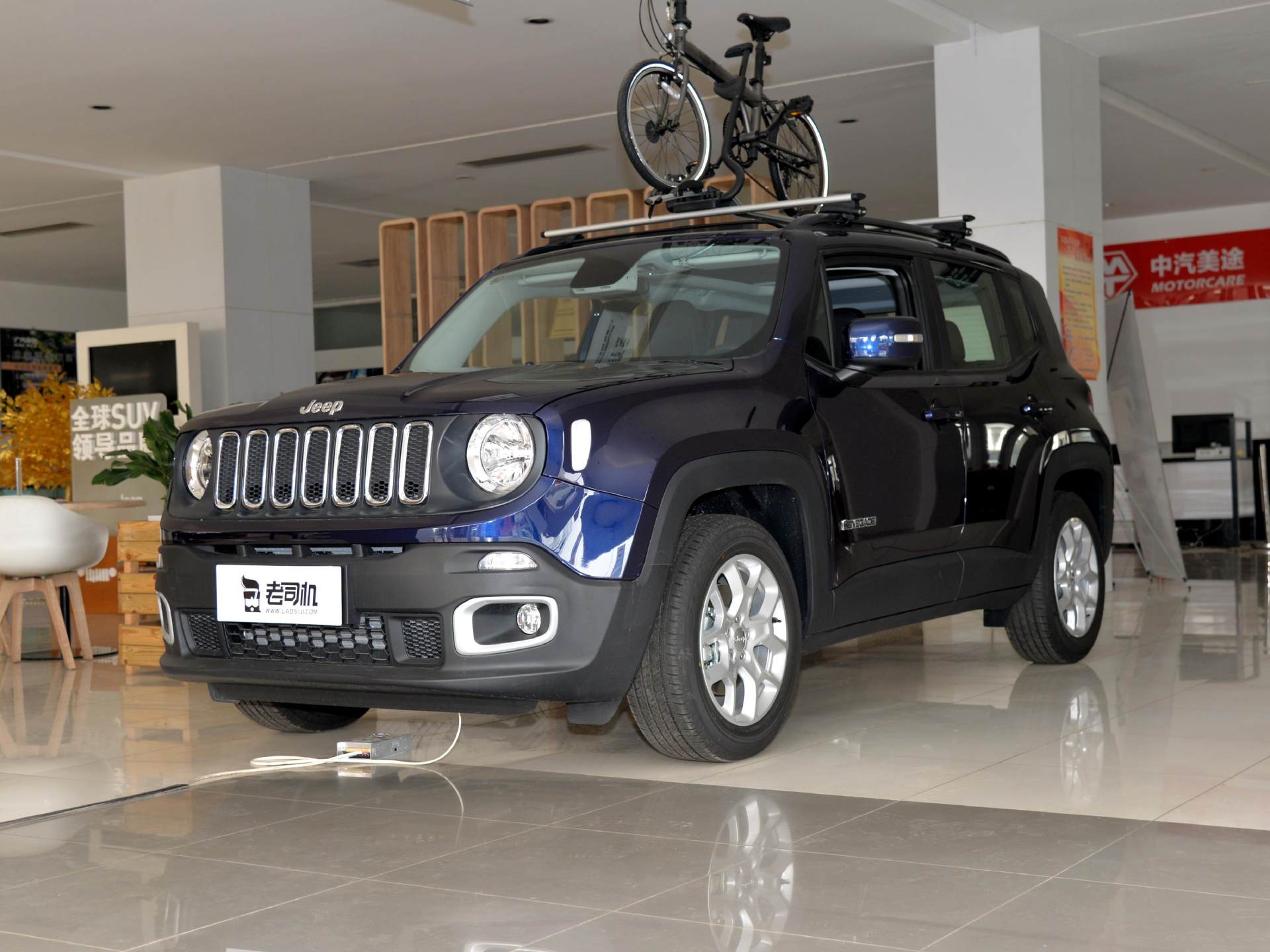 Jeep自由侠|又一小型SUV\跳楼价\,跌至9万,油耗仅6L,配四轮独悬