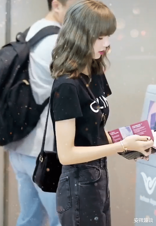 [lisa]Lisa被造型师坑了？故意把腮红涂成一坨，却意外带火“醉酒妆”