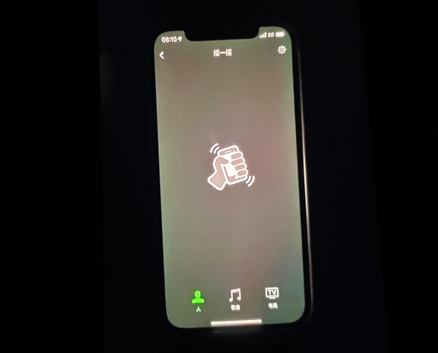刘强东|iPhone 12绿屏问题频现！苹果终于回应，网友：这不是我要的答案！