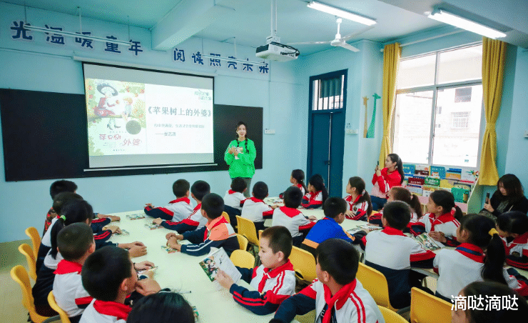 娄艺潇|陈翔新专辑正式上线，娄艺潇为其做宣传