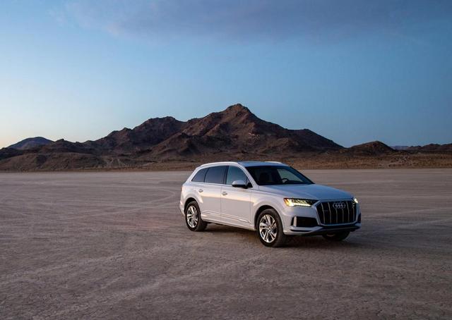 奥迪Q7@奥迪这次改款没诚意,加速5.9秒比Q8更快,网友留言:坐等降价