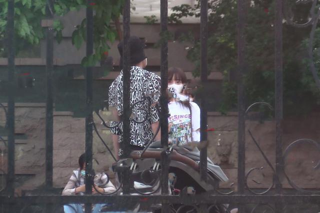 【贾云馨】贾乃亮送女儿回李小璐家,甜馨十分欢脱,贾乃亮独自一人略显落寞