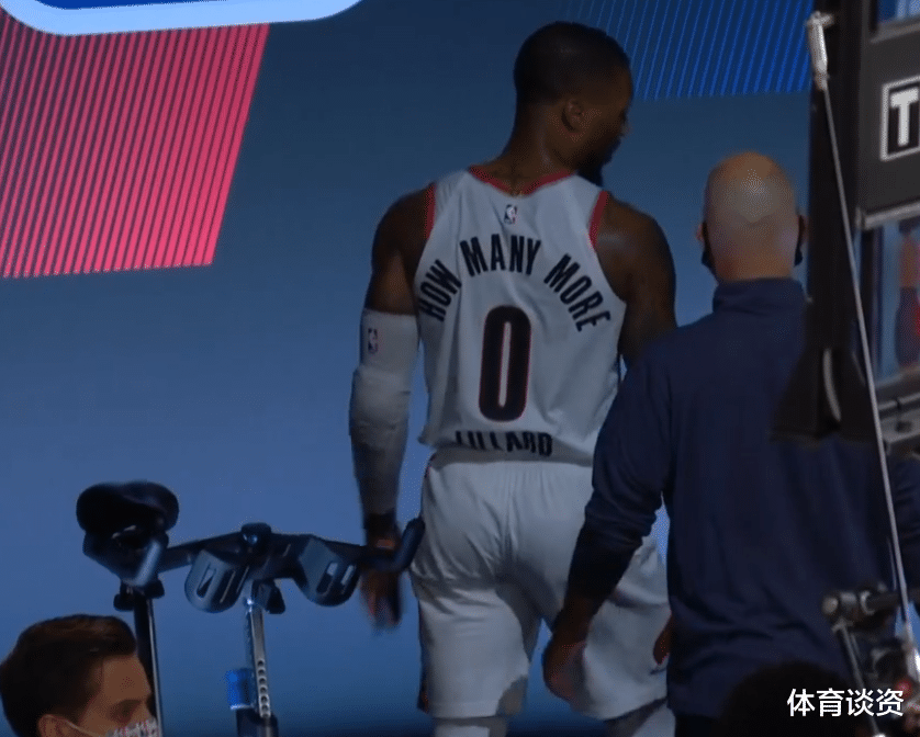 达米恩·利拉德|惨烈！戴维斯+利拉德同时伤退，湖人半场领先29分，浓眉场边看戏