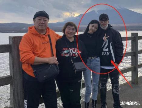 |“母子恋”?戏里演“母子”,戏外是夫妻,还生了两个娃