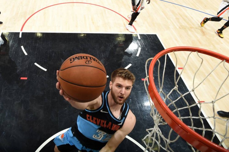 #勒布朗·詹姆斯#突发！湖人第一笔引援正式达成，JR再联手詹姆斯，AB彻底被除名