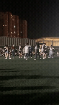 |弟弟的女同学才刚上初一，就已经这么早熟了？哈哈哈哈哈