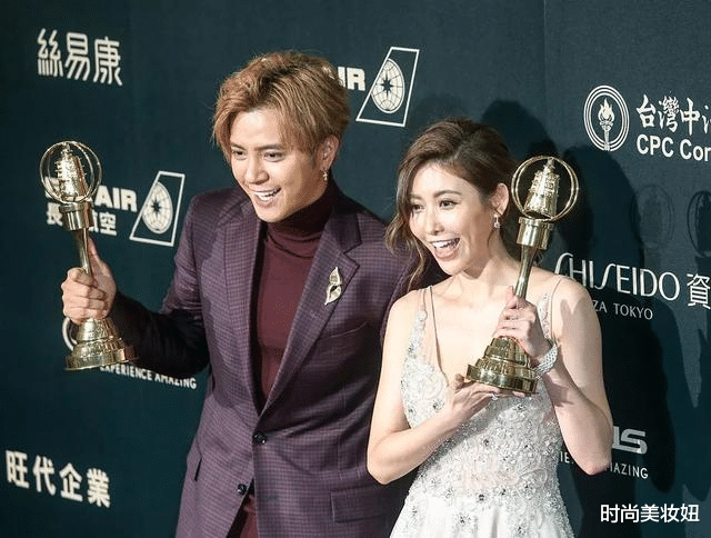 罗志祥@蝴蝶姐姐身材真好，一袭深V连衣裙挽罗志祥亮相，气场全开A爆了