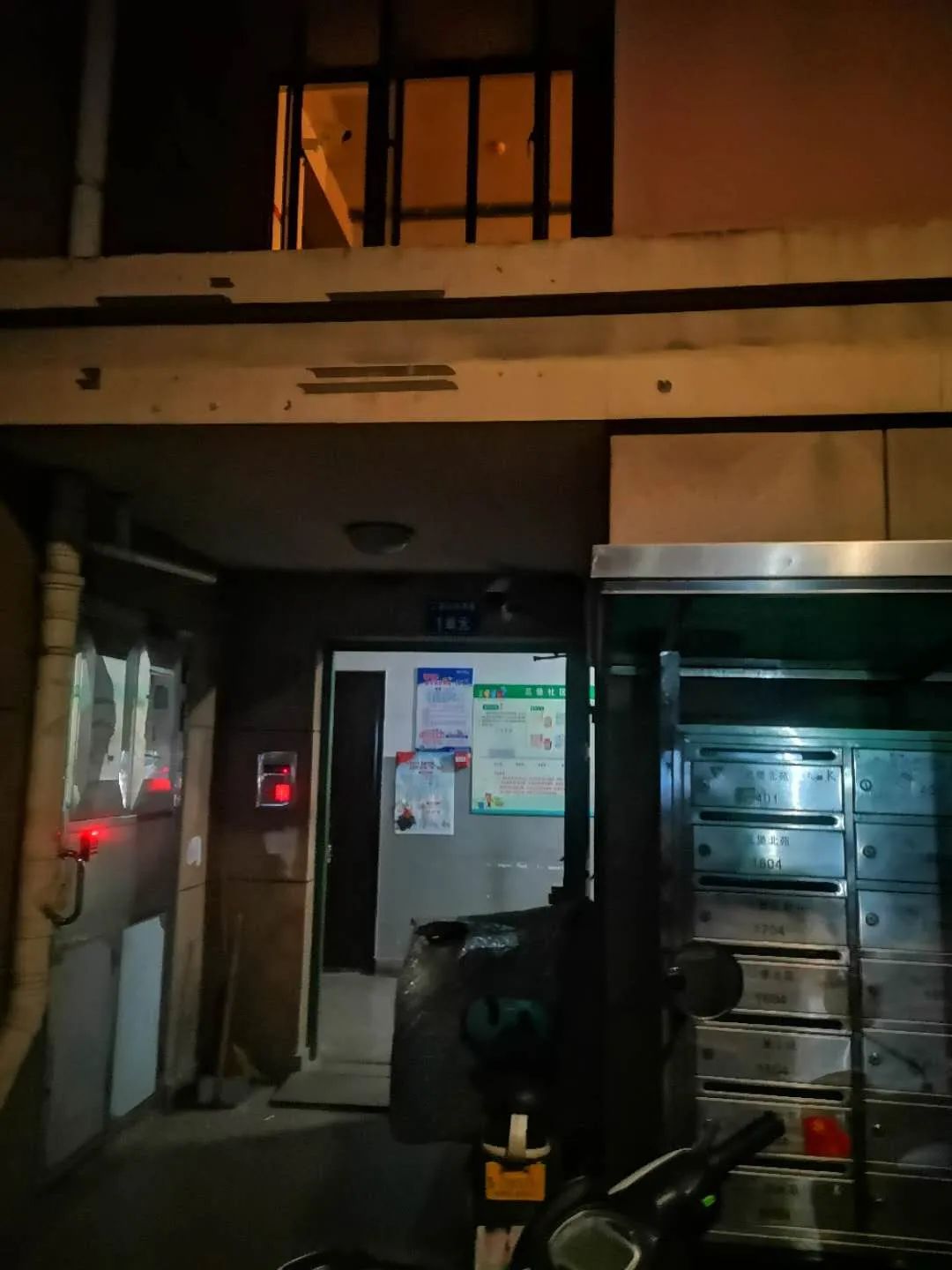 封面新闻|许某某被抓前最后一次出现：经过吸粪车时，他停了一秒