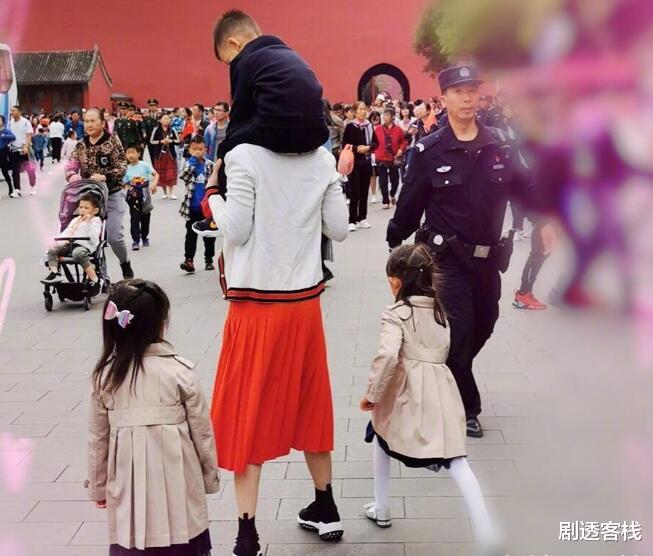 白冰|白冰前夫丁一回应离婚风波，否认自身取向传闻，京城四美现状唏嘘！