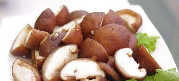 香菇|爱吃香菇的尤其注意，香菇好处多，此类人却不能吃，后悔才知道！