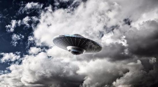 小行星|7年前小行星撞向地球，在空中被不明物体撞击解体，是谁在保护人类？