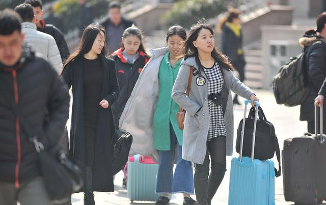 教育部|教育部发布通知,今年秋季返校这样安排,九月不开学?学生炸锅了