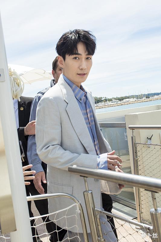 朱一龙|人气的滑坡？朱一龙连续上新两部剧，却还是败给了他？