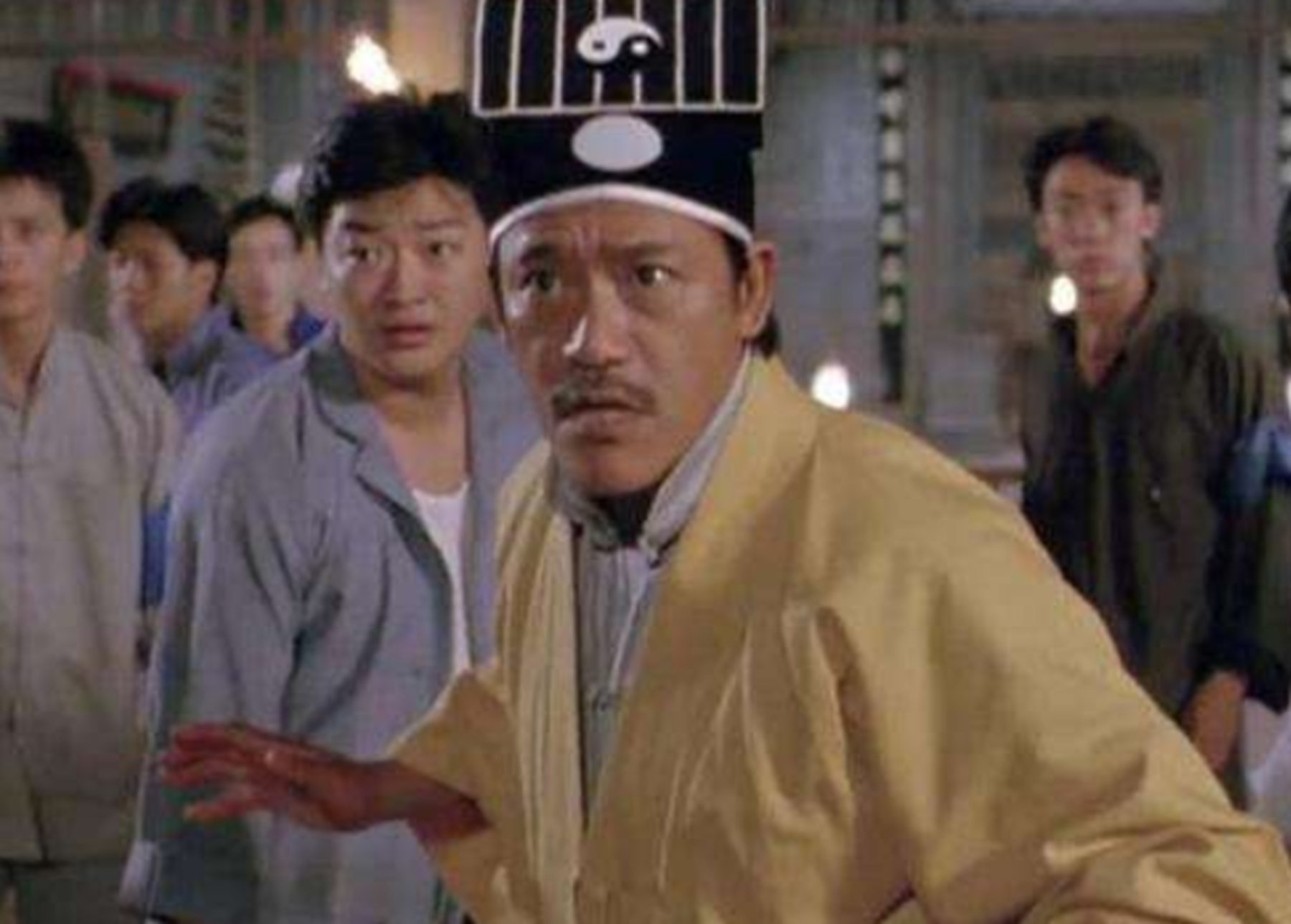 吴耀汉|身家35亿一分不给儿子，80岁仍在拍戏，每月洗肾4次续命