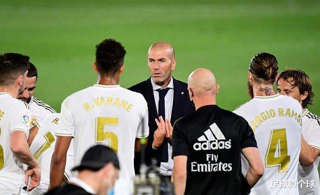 皇家马德里■皇马2-0众将对他下“黑脚”！19岁小将带球像梅西，齐达内笑了