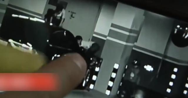 民警▲4孩子豪车顶上玩轮滑，把车刮成花脸，家长：只赔1千，别想讹我