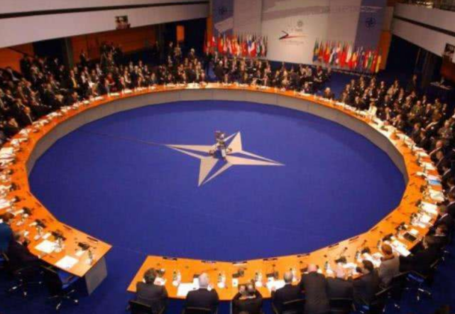 歼-20@美国起外号上瘾，歼20被叫作“火牙”，中国霸气公布官方称号