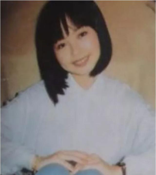 「鲁豫」1999年，鲁豫挺着大肚，接洋丈夫电话：我遇到初恋了，咱们离婚吧