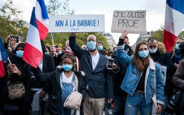 教師被當街血腥斬首震驚全國，法國數萬民眾集會紀念-圖3