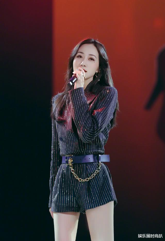 【韩雪】韩雪这双满天星“水晶鞋”,价值1万多,果然只有公主才配穿!