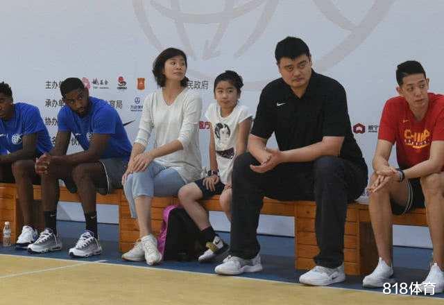 「姚明」姚明带女儿游玩颐和园！姚主席戴口罩也被秒认，9岁姚沁蕾身高1米7