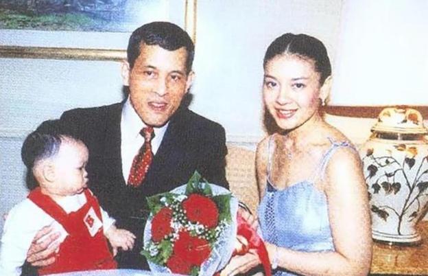 诗妮娜|没有子嗣，敢和王后争宠的废妃诗妮娜，为何泰王恢复了她的爵位？