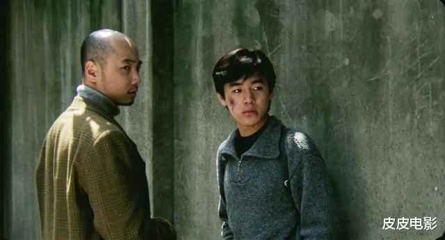 「徐峥」开场第1分钟就埋了3颗雷，一口气刷两遍，徐峥这部犯罪片太好看了