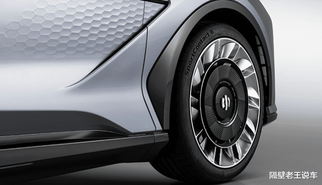 『马力』了不起的“中国造”！回头率不输保时捷卡宴，爆出544马力，3.9秒破百