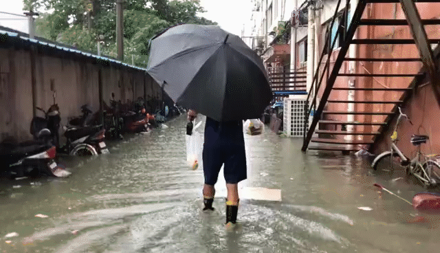 监利@暴雨淹锡城！莫慌，“蓝朋友”为你“乘风破浪”！